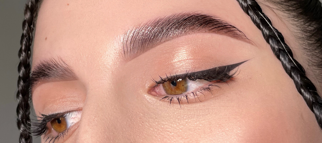 Perfect Brows with Hybrid Liquid Dye with Keratin